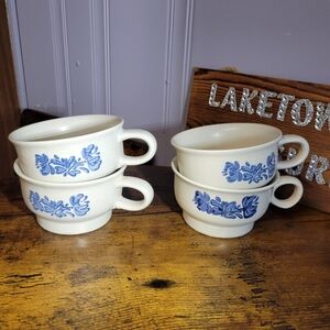 Vintage collectable lot of 4 Pfaltzgraf coffee cups stoneware Yorktown